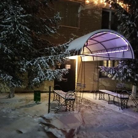Hotel Gostynnyi Dvir Sharhorod Exterior photo
