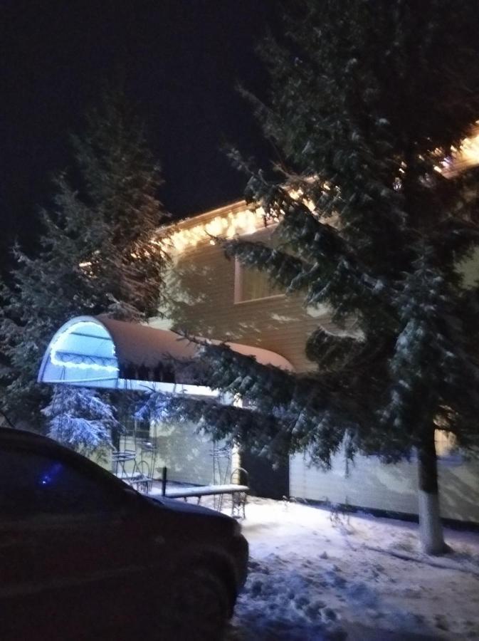 Hotel Gostynnyi Dvir Sharhorod Exterior photo