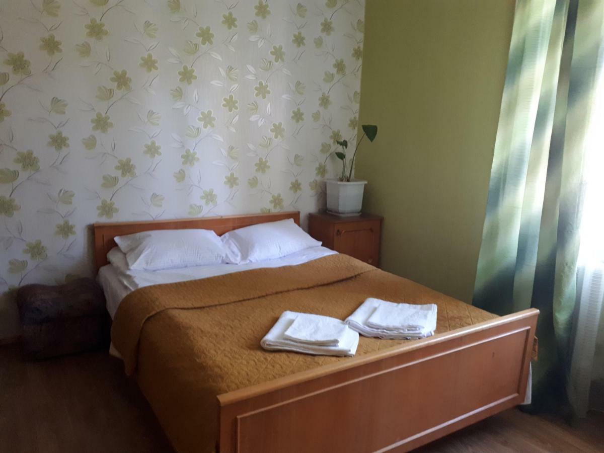 Hotel Gostynnyi Dvir Sharhorod Exterior photo
