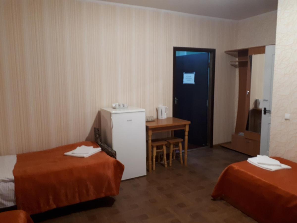 Hotel Gostynnyi Dvir Sharhorod Exterior photo