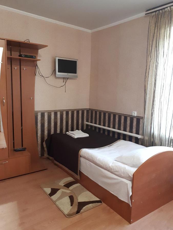 Hotel Gostynnyi Dvir Sharhorod Exterior photo